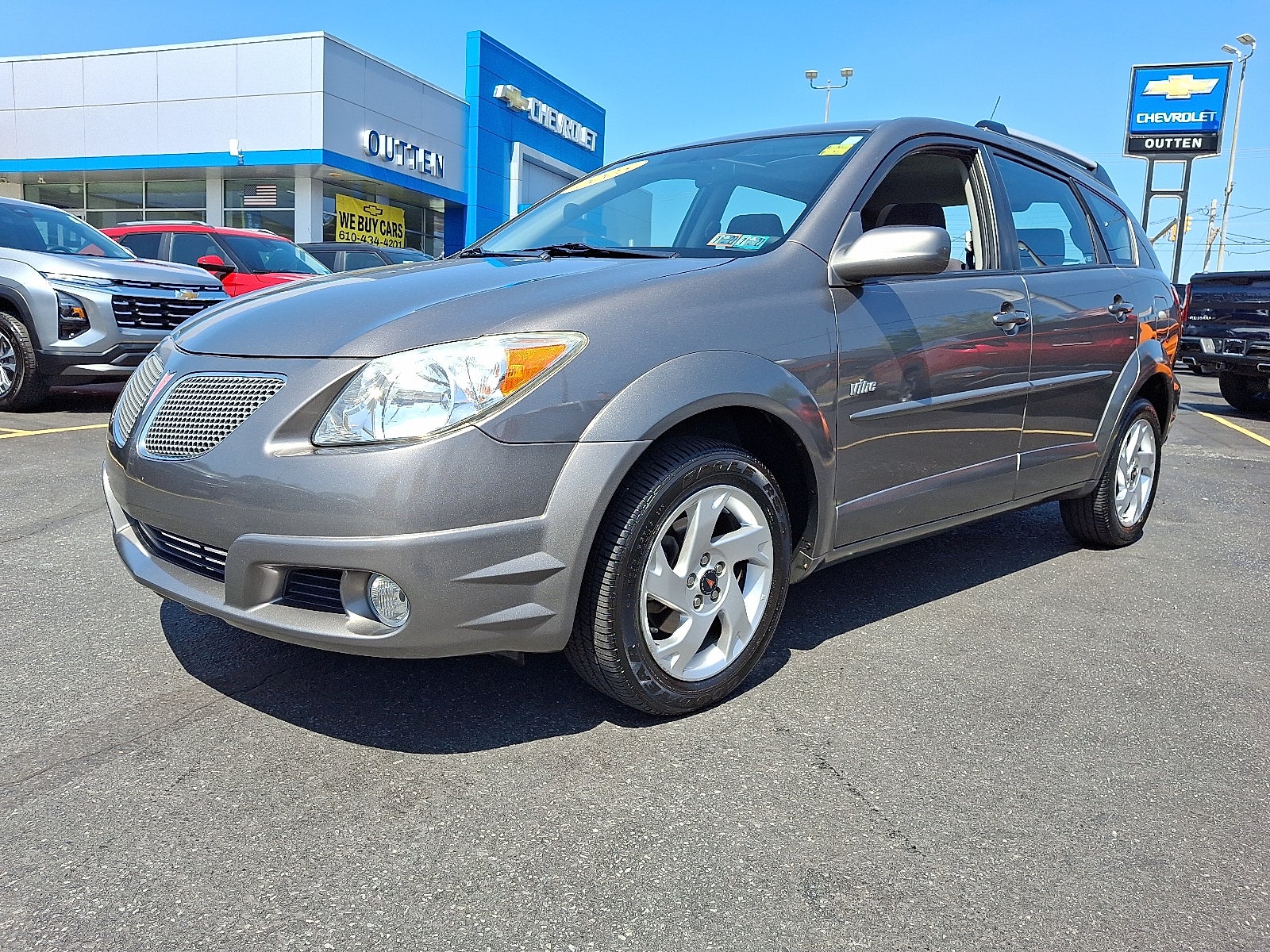 2005 Pontiac Vibe AWD in Moonstone — front three-quarter view