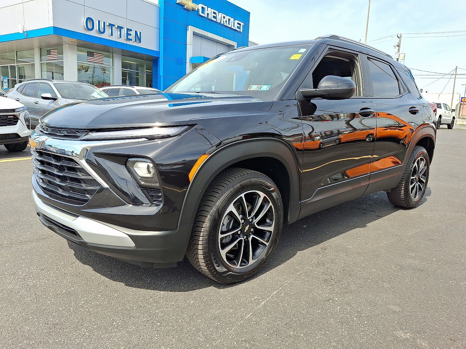 2025 Chevrolet Trailblazer LT AWD in Mosaic Black Metallic — front three-quarter view