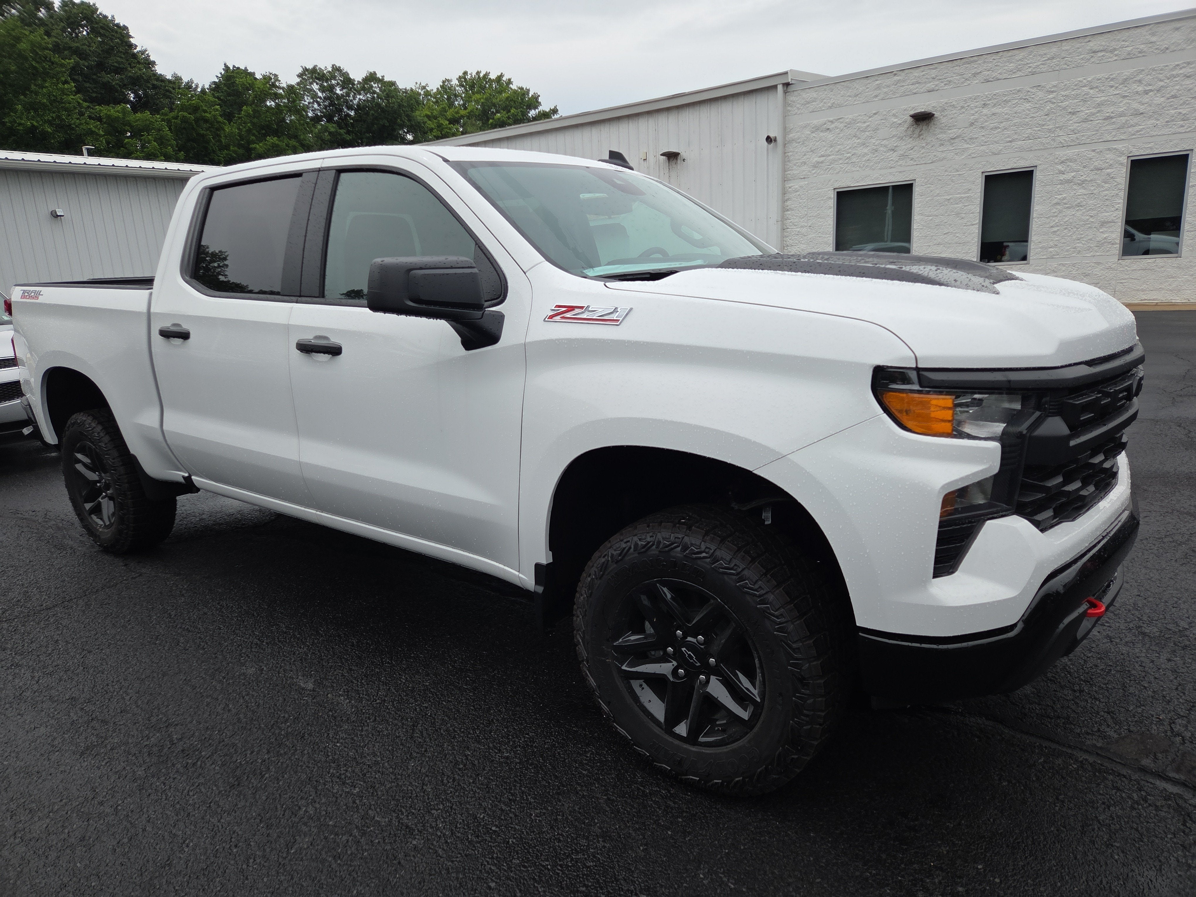 2026 Chevrolet Silverado 1500 Custom Trail Boss 4WD in Summit White — front three-quarter view