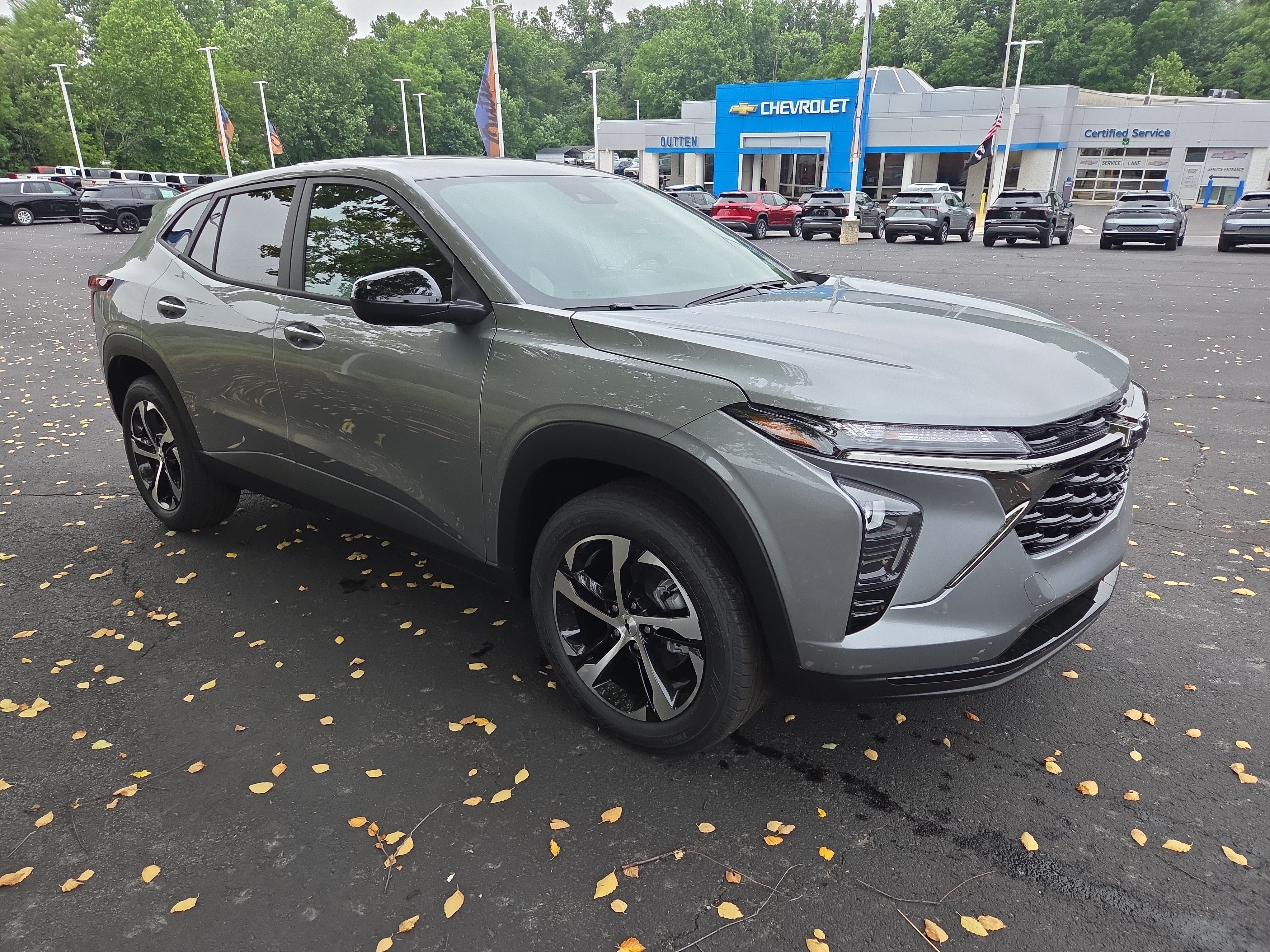 2026 Chevrolet Trax 1RS FWD in Sterling Gray Metallic — front three-quarter view
