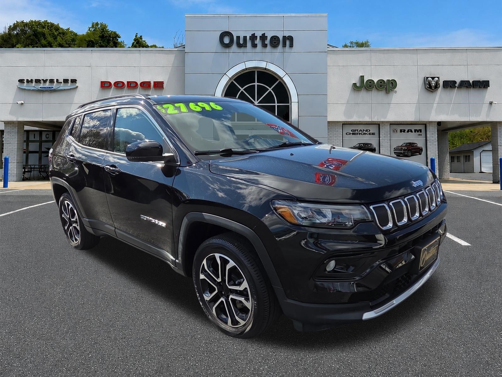 2022 Jeep Compass Limited 4x4 in Diamond Black Crystal Pearlcoat — front three-quarter view