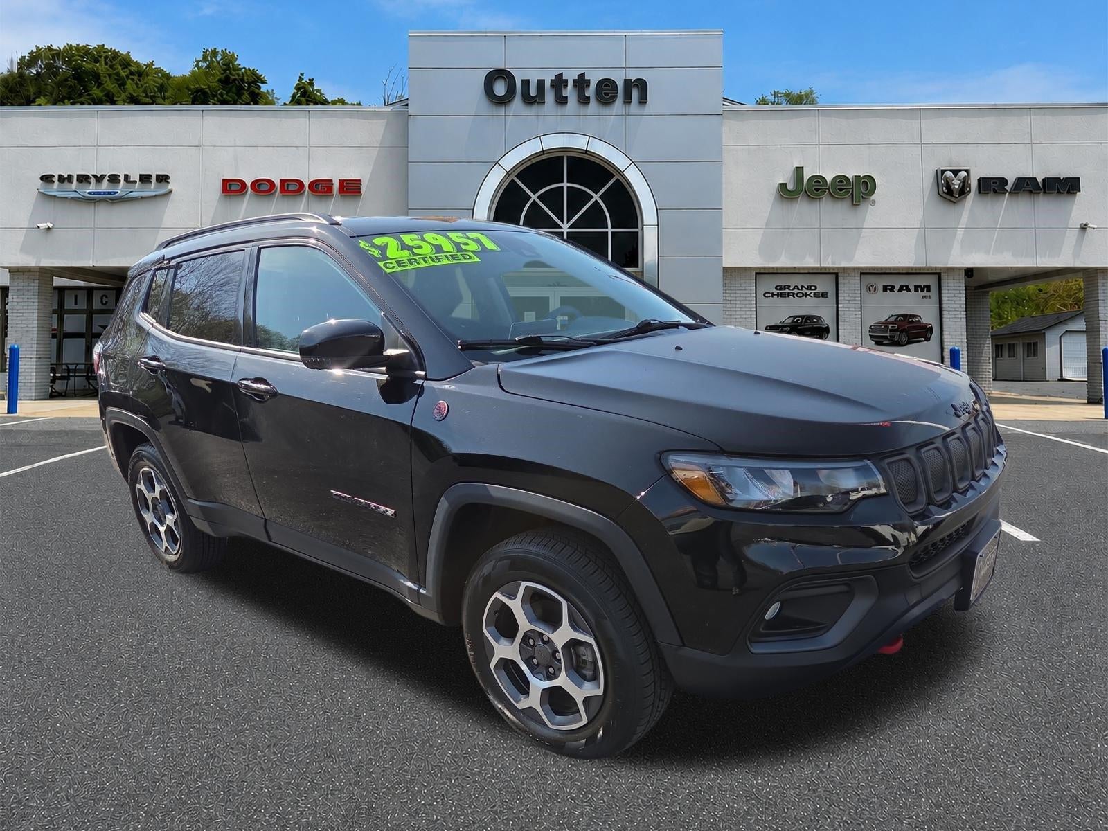 2022 Jeep Compass Trailhawk 4x4 in Diamond Black Crystal Pearlcoat — front three-quarter view