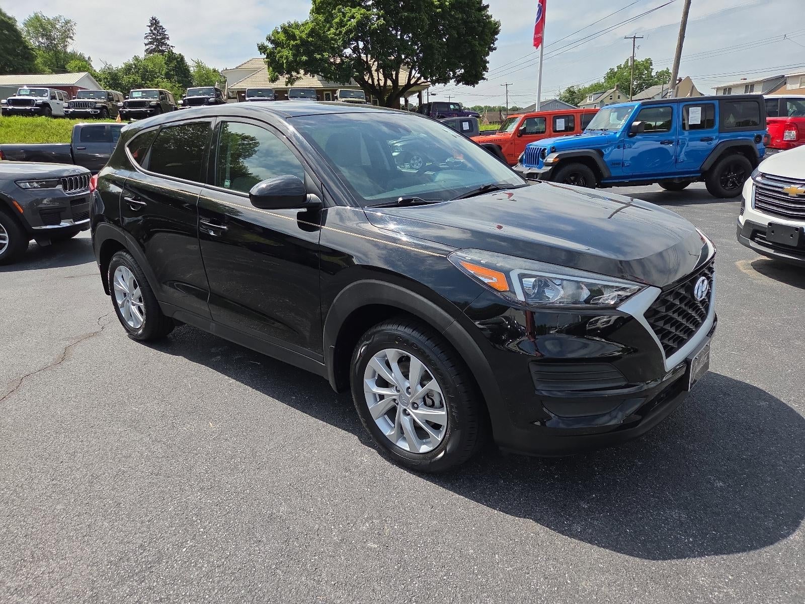 2019 Hyundai TUCSON SE AWD in Black Noir Pearl — front three-quarter view