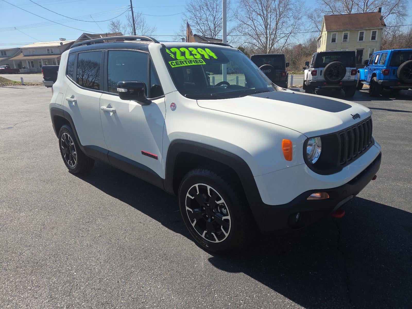 2023 Jeep Renegade Trailhawk 4x4 in Alpine White Clearcoat — front three-quarter view
