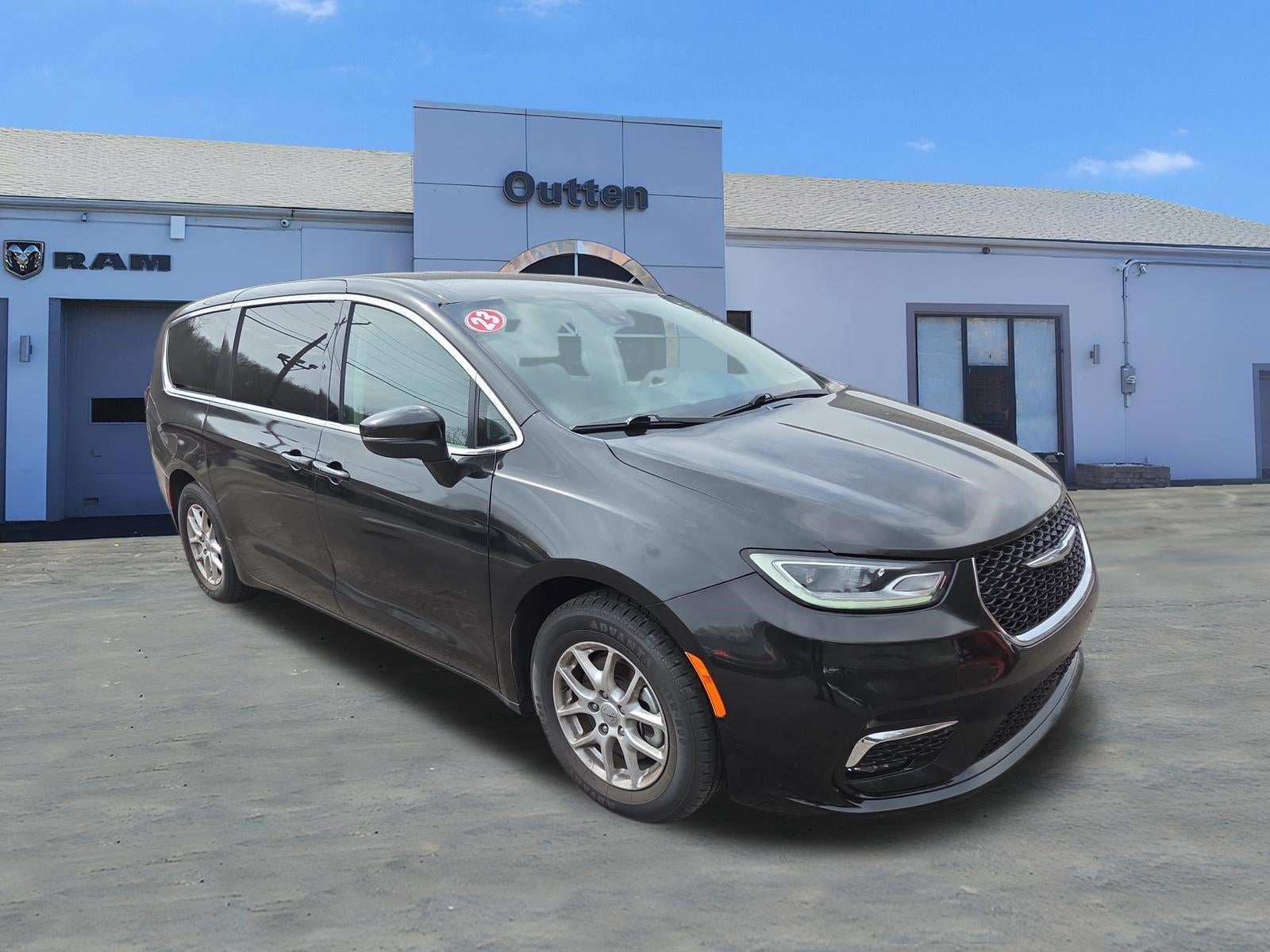 2023 Chrysler Pacifica Touring L FWD in Brilliant Black Crystal Pearlcoat — front three-quarter view
