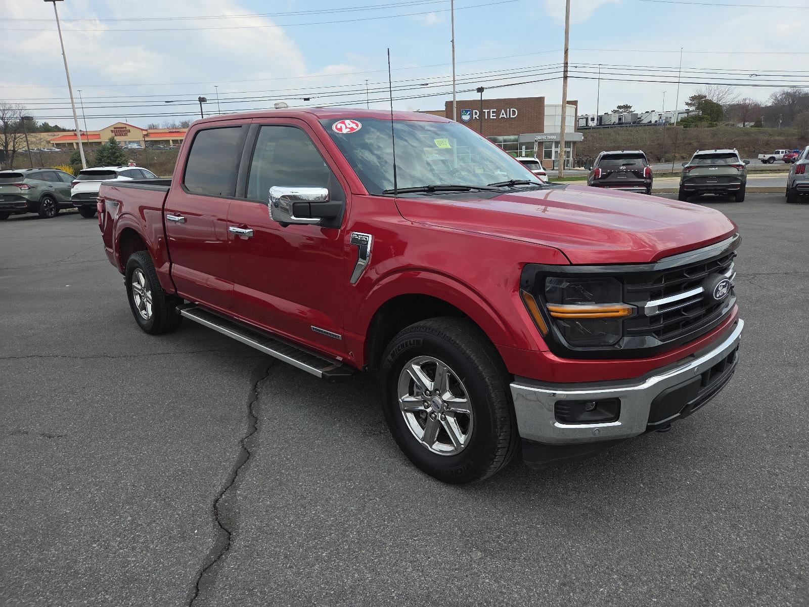 2024 Ford F-150 XLT 4WD SuperCrew 5.5' Box in Red — front three-quarter view